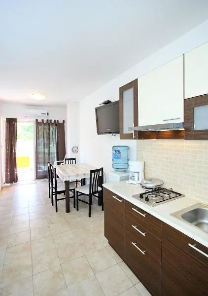 Apartment In Vir With Balcony, Air Conditioning, Wi-Fi