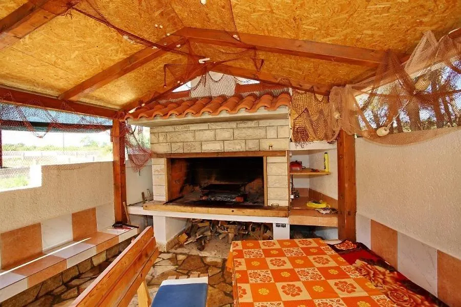 Apartment In Vir With Balcony, Air Conditioning, Wi-Fi