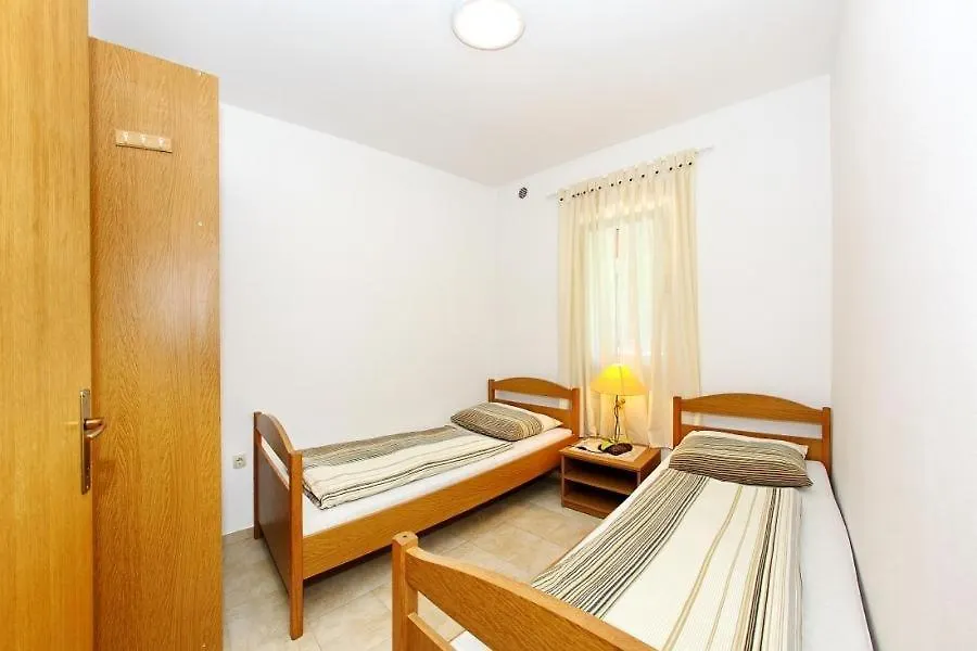 Apartment In Vir With Balcony, Air Conditioning, Wi-Fi